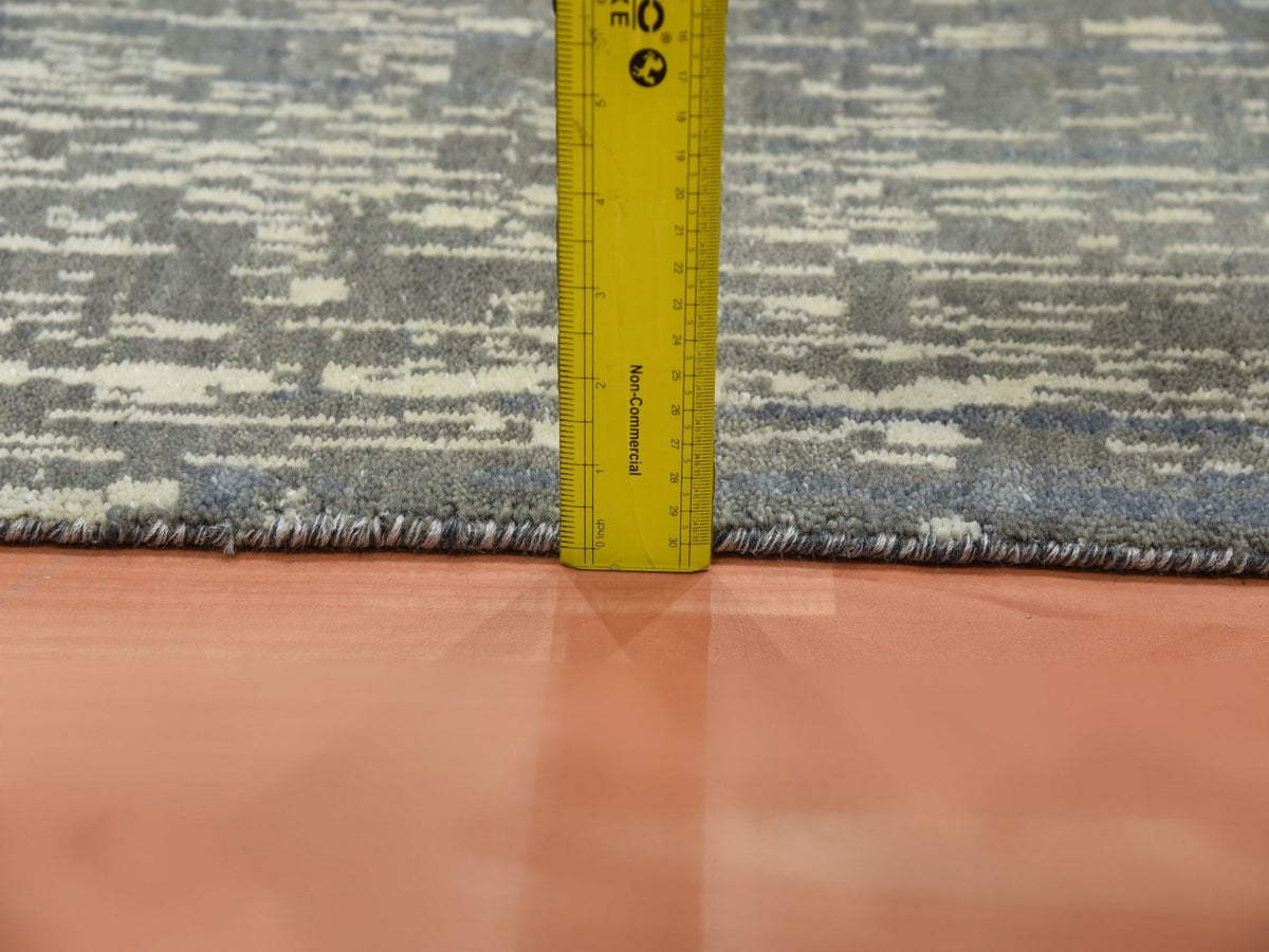 Modern / Contemporary hand-knotted wool runner in Gray, 2'6" x 10'2" — SKU O075184 (view 6)