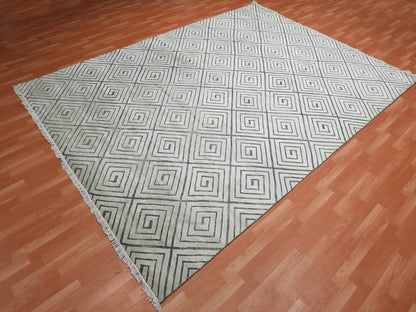 Modern / Contemporary hand-knotted silk rug in Ivory, 9' x 12'1" — SKU O075200 (view 3)