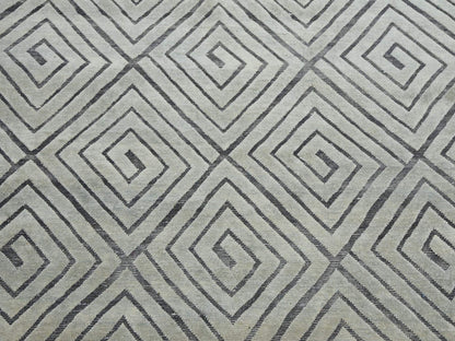 Modern / Contemporary hand-knotted silk rug in Ivory, 9' x 12'1" — SKU O075200 (view 8)