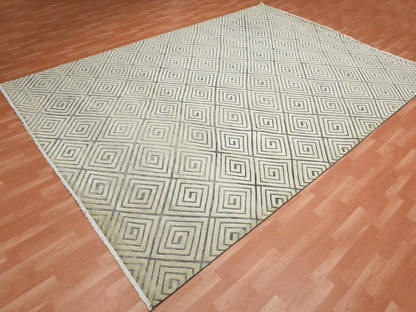 Modern / Contemporary hand-knotted silk rug in Ivory, 9'10" x 14'1" — SKU O075220 (view 4)
