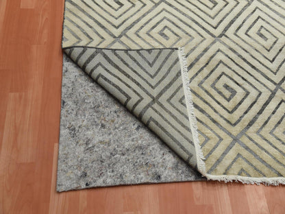 Modern / Contemporary hand-knotted silk rug in Ivory, 9'10" x 14'1" — SKU O075220 (view 5)