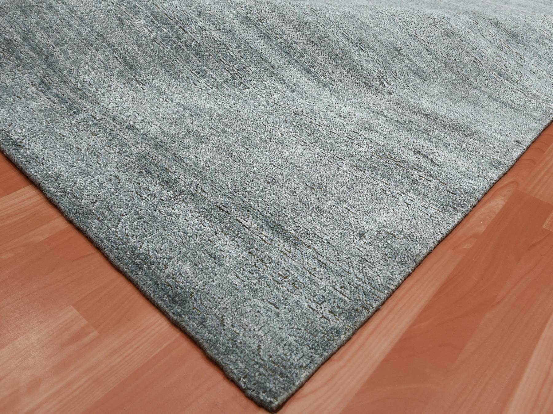Transitional hand-knotted silk rug in Gray, 8'8" x 8'10" — SKU O075223 (view 6)