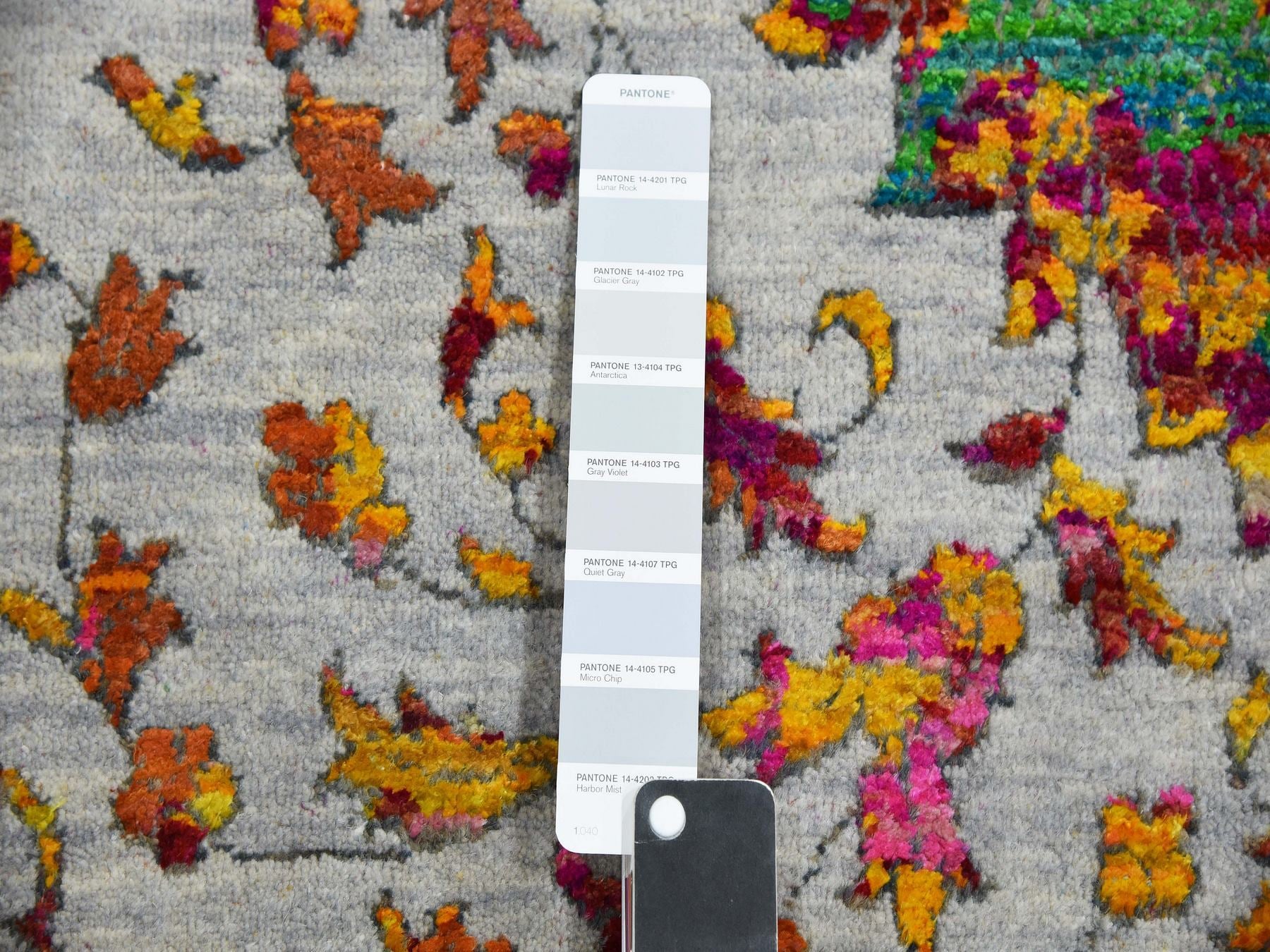 Transitional hand-knotted wool/silk rug in Yellow, 9' x 12' — SKU O075243 (view 7)