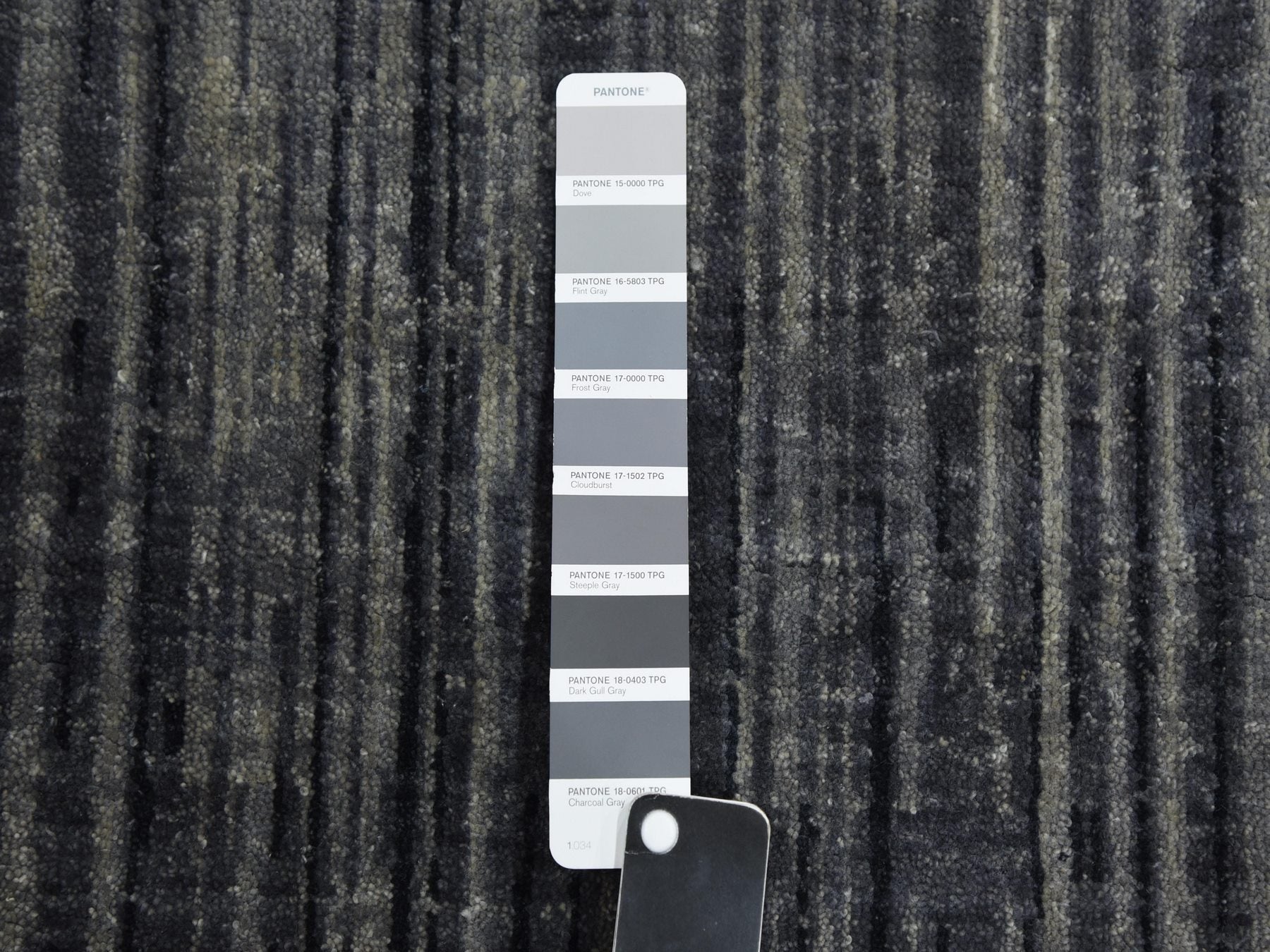 Modern / Contemporary hand-knotted wool runner in Gray, 2'6" x 12'6" — SKU O075260 (view 4)