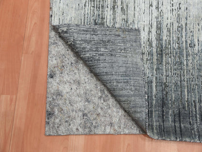 Modern / Contemporary hand-knotted wool/silk rug in Gray, 3' x 5'3" — SKU O075261 (view 3)