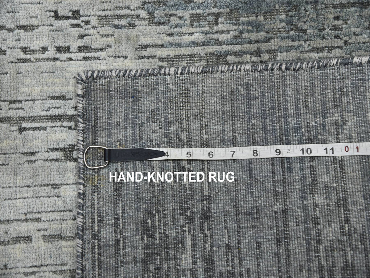 Modern / Contemporary hand-knotted wool/silk rug in Gray, 3' x 5'3" — SKU O075261 (view 7)
