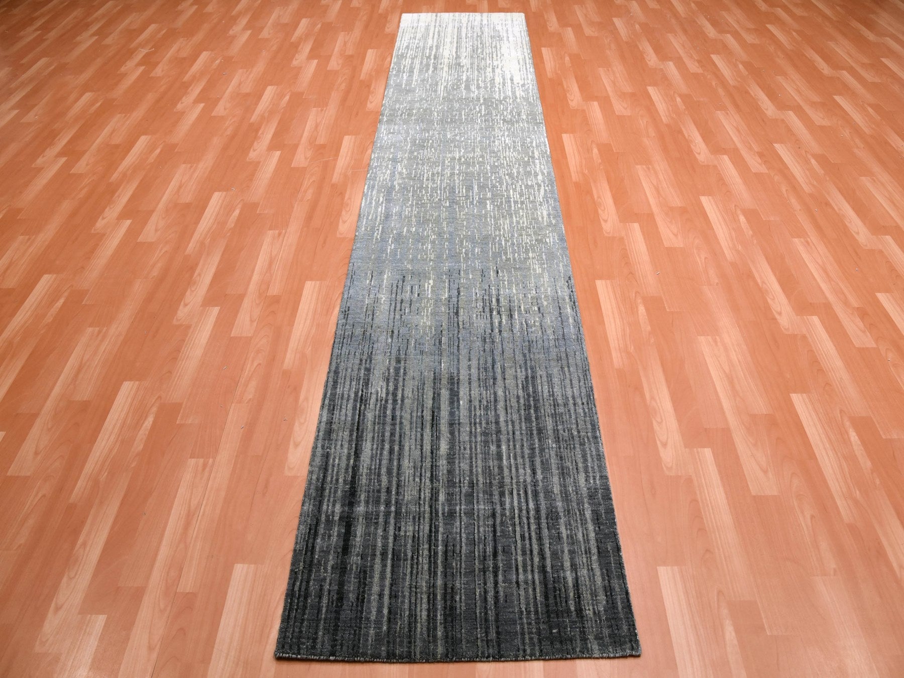 Modern / Contemporary hand-knotted wool runner in Gray, 2'6" x 12'6" — SKU O075263 (view 2)