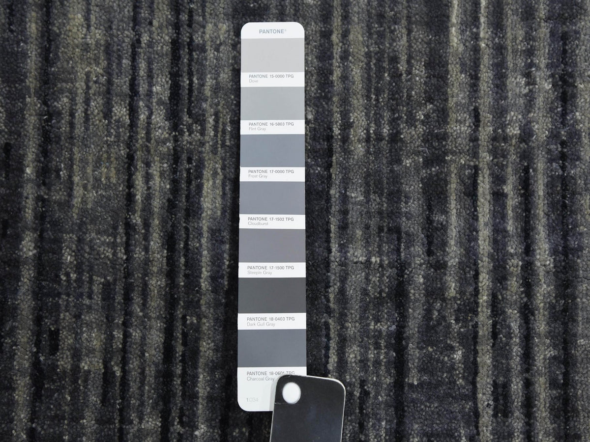 Modern / Contemporary hand-knotted wool runner in Gray, 2'6" x 12'6" — SKU O075263 (view 4)