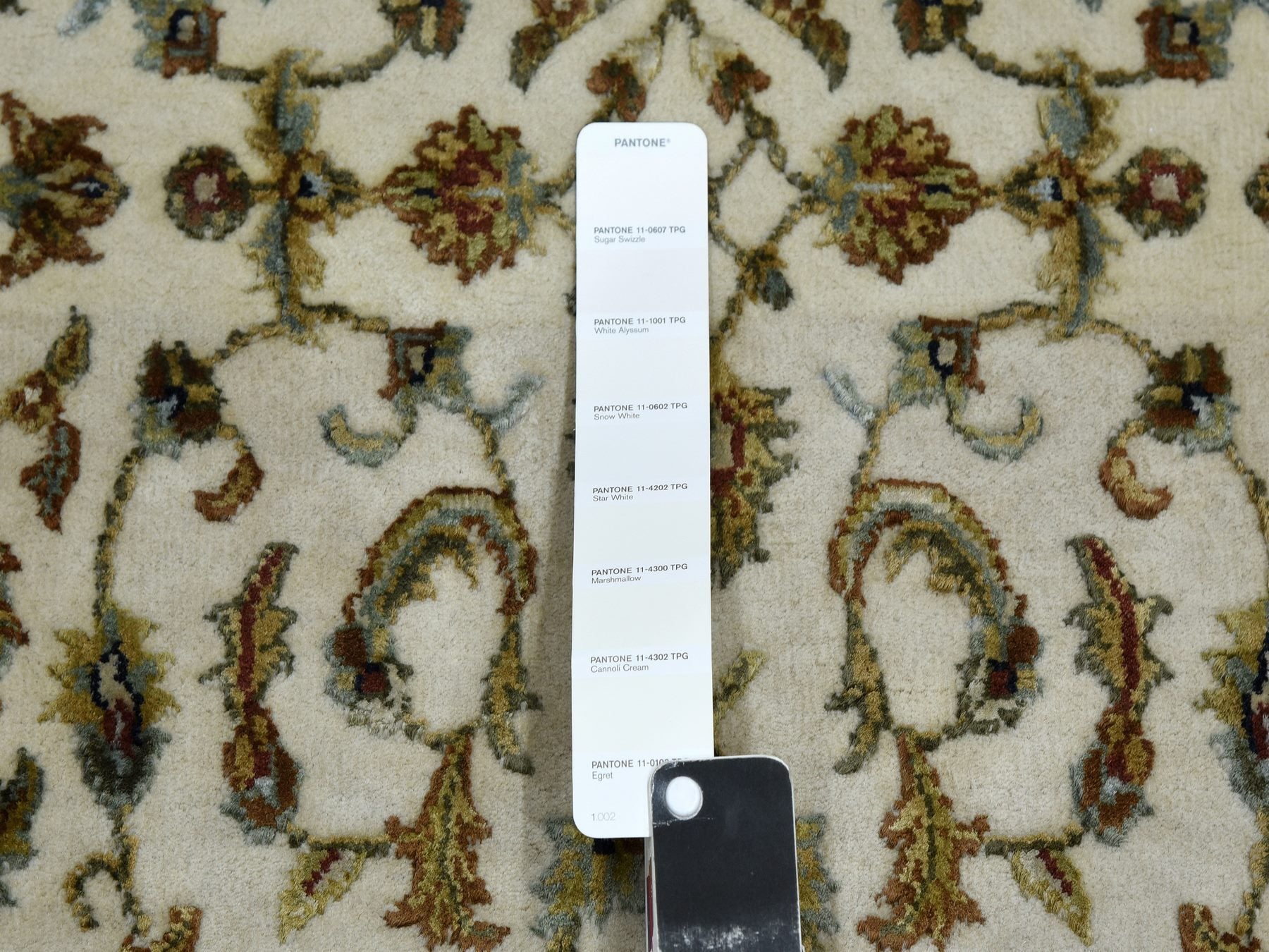 Rajasthan Rajasthan hand-knotted wool/silk runner in Ivory & Black, 2'6" x 8'2" — SKU O075278 (view 4)
