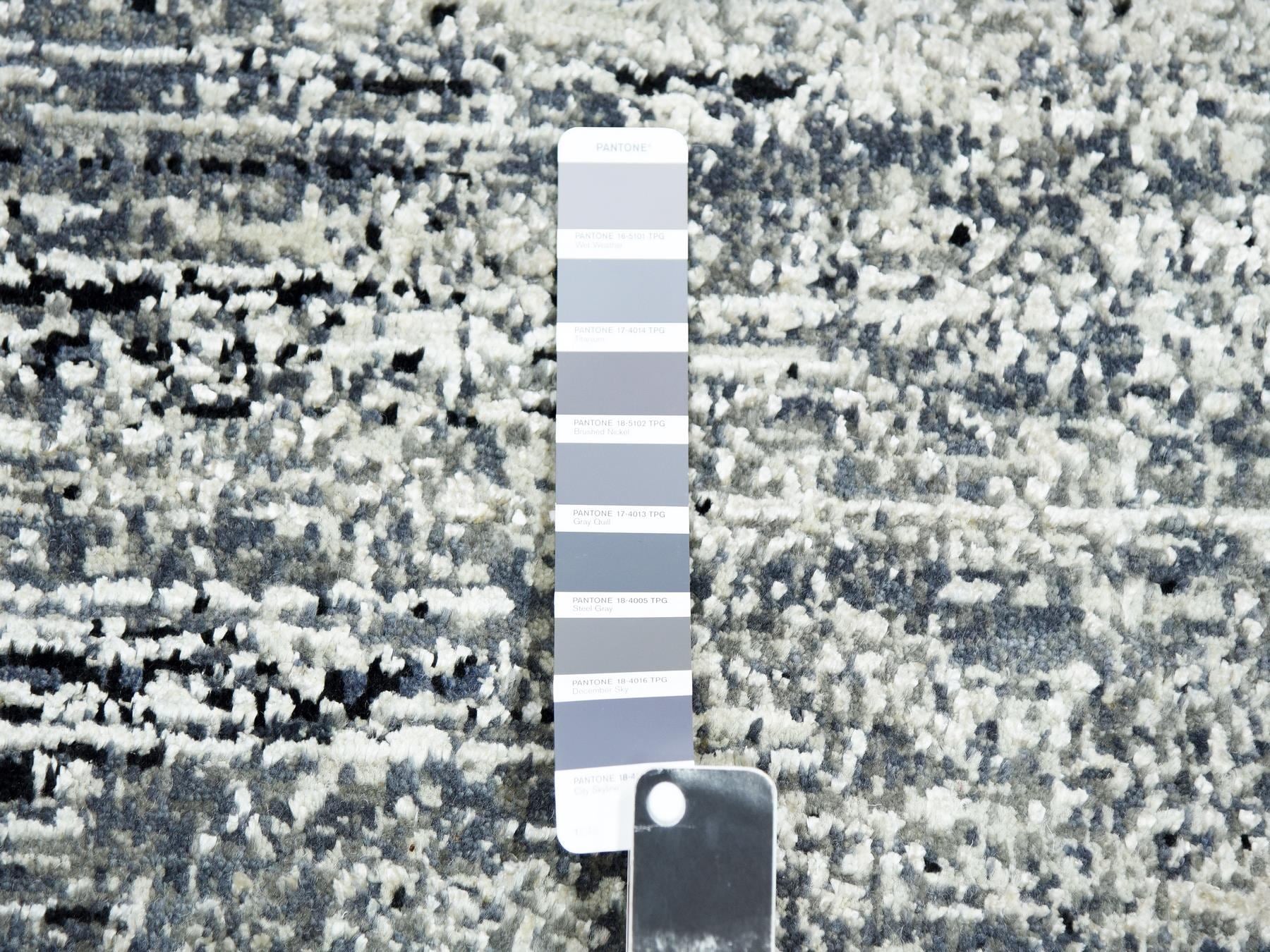 Modern / Contemporary hand-knotted wool/silk rug in Black, 8' x 8' — SKU O075287 (view 8)