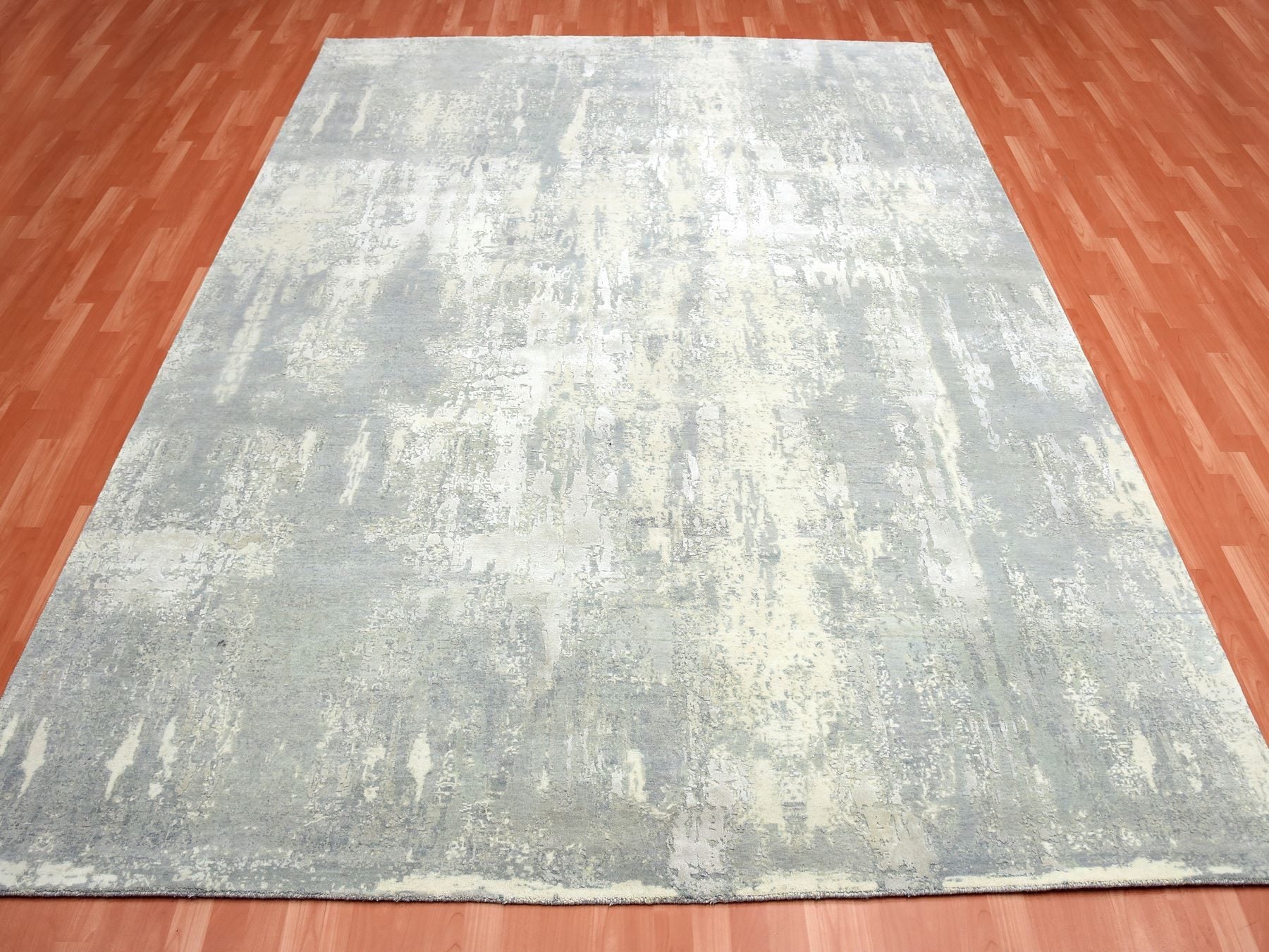 Modern / Contemporary hand-knotted wool/silk rug in Gray, 9' x 12'1" — SKU O075289 (view 2)
