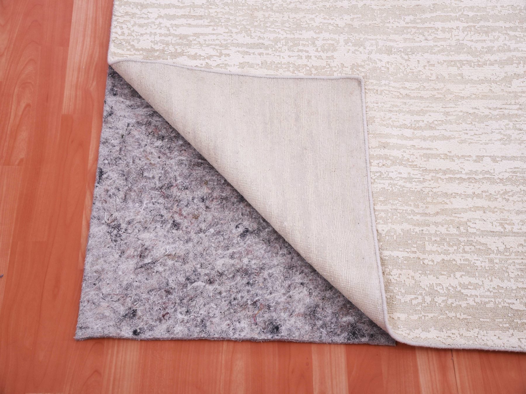 Modern / Contemporary hand-knotted wool/silk rug in Ivory, 8'10" x 11'10" — SKU O075298 (view 4)