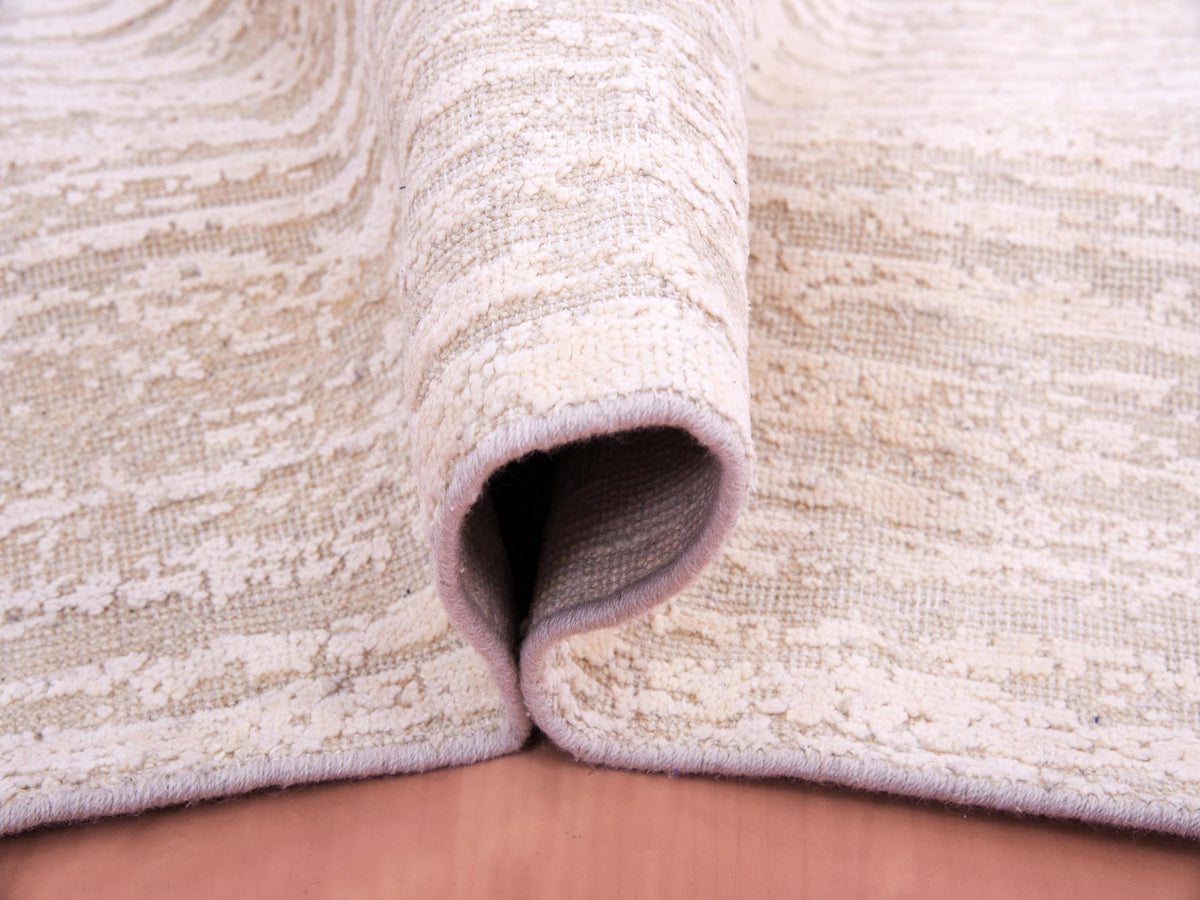 Modern / Contemporary hand-knotted wool/silk rug in Ivory, 8'10" x 11'10" — SKU O075298 (view 5)