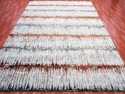 Modern / Contemporary hand-knotted wool/silk rug in Gray, 10'2" x 13'11" — SKU O075299 (view 3)