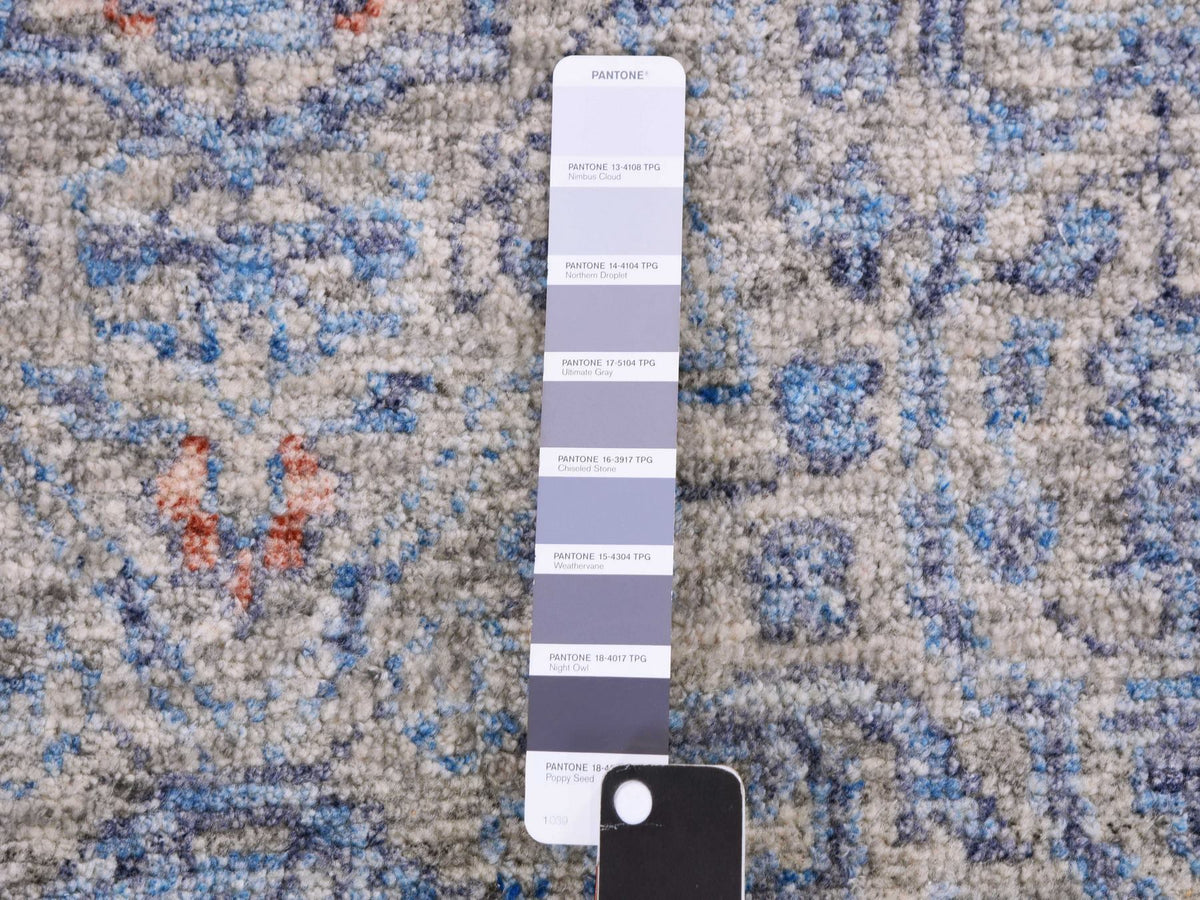 Modern / Contemporary hand-knotted wool rug in Gray, 9' x 12'4" — SKU O075306 (view 7)