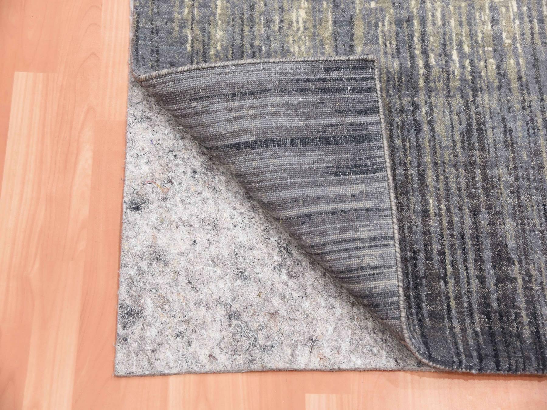 Modern / Contemporary hand-knotted wool runner in Gray, 2'6" x 6'4" — SKU O075307 (view 3)