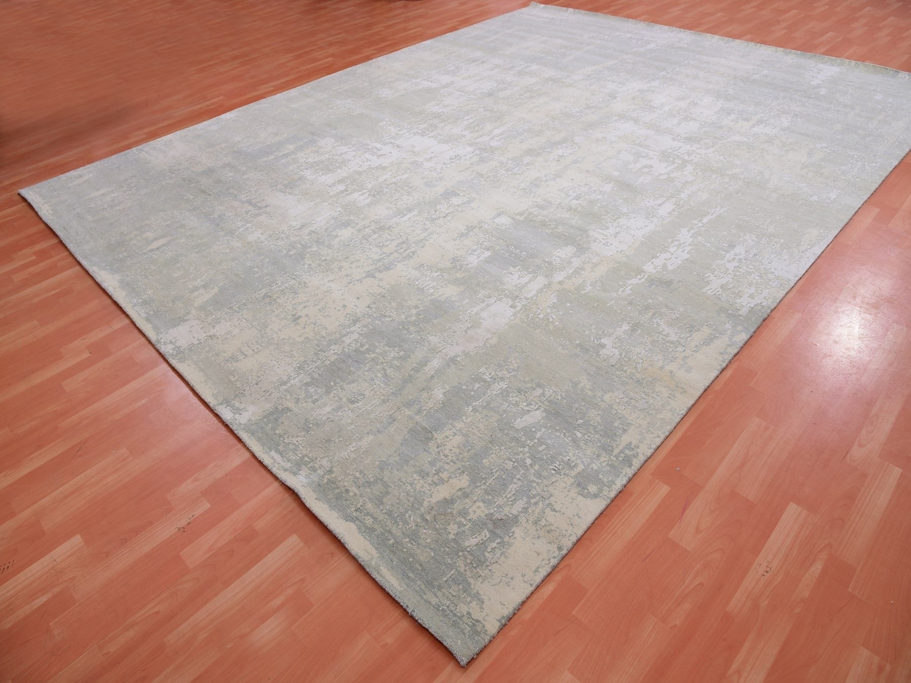 Modern / Contemporary hand-knotted wool/silk rug in Gray, 12'0" x 15'6", SKU O075331