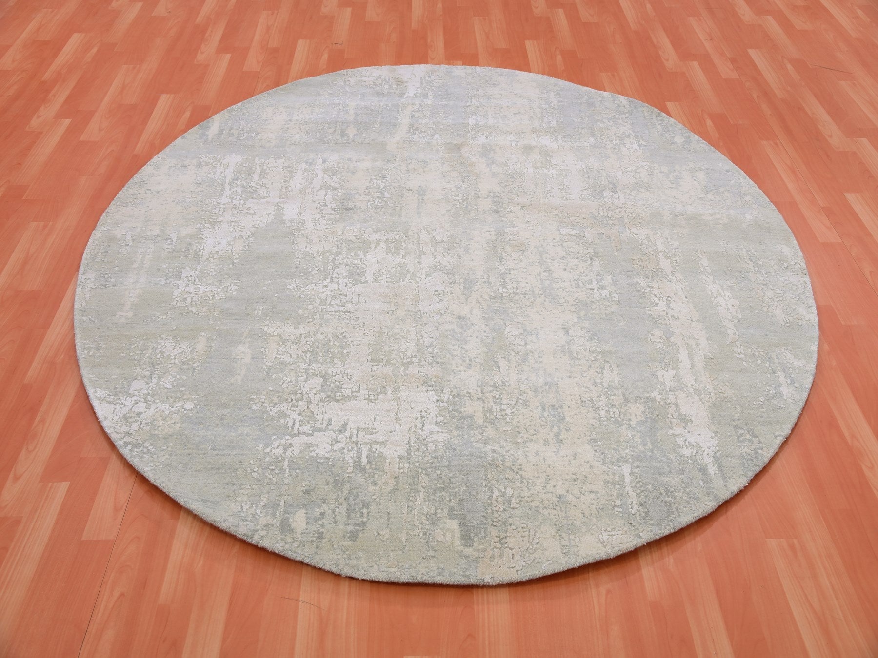 Modern / Contemporary hand-knotted wool/silk rug in Gray, 7'1" x 7'2", SKU O075346
