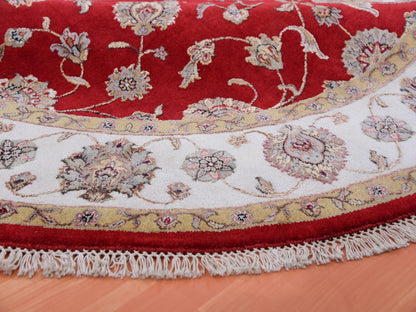 Red 7'10" x 7'11" Traditional Hand knotted Wool Rug - Sku: O075354