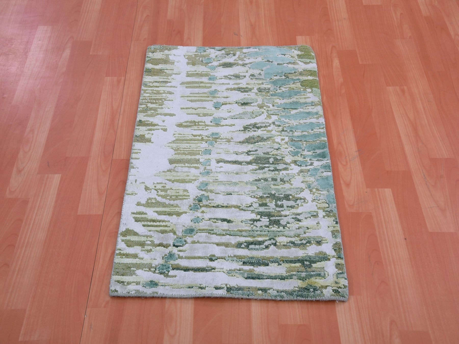 Silk hand-knotted silk rug in Green, 2'0" x 3'0", SKU O075423