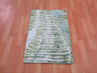 Silk hand-knotted silk rug in Green, 2'0" x 3'0", SKU O075423