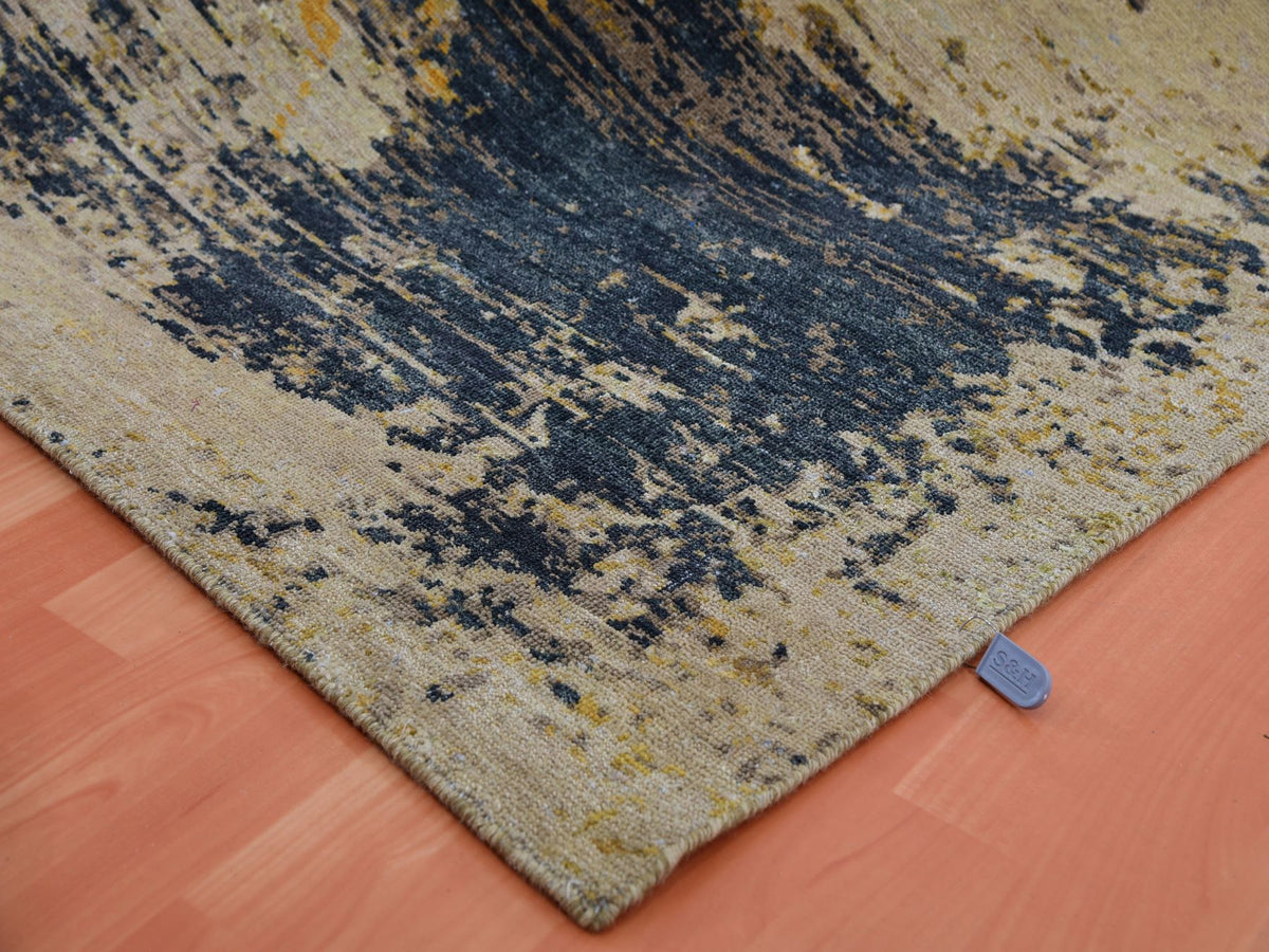 Traditional hand-knotted wool rug in Beige, 7'11" x 10'4", SKU O075435
