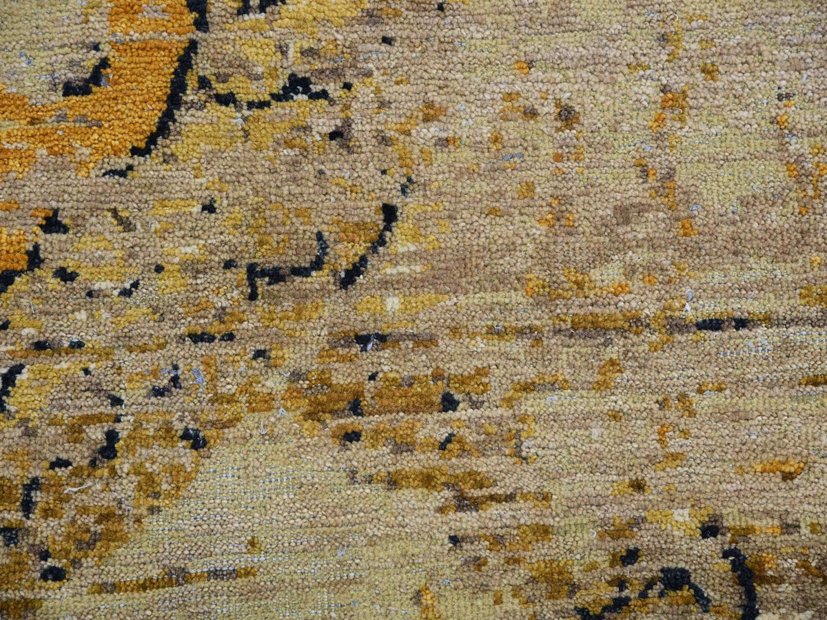 Traditional hand-knotted wool rug in Beige, 7'11" x 10'4", SKU O075435