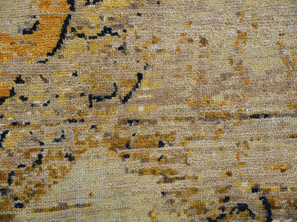 Traditional hand-knotted wool rug in Beige, 7'11" x 10'4", SKU O075435