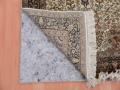Ivory 2'11" x 5'5" Fine Oriental Hand knotted Silk Rug - Sku: O075438