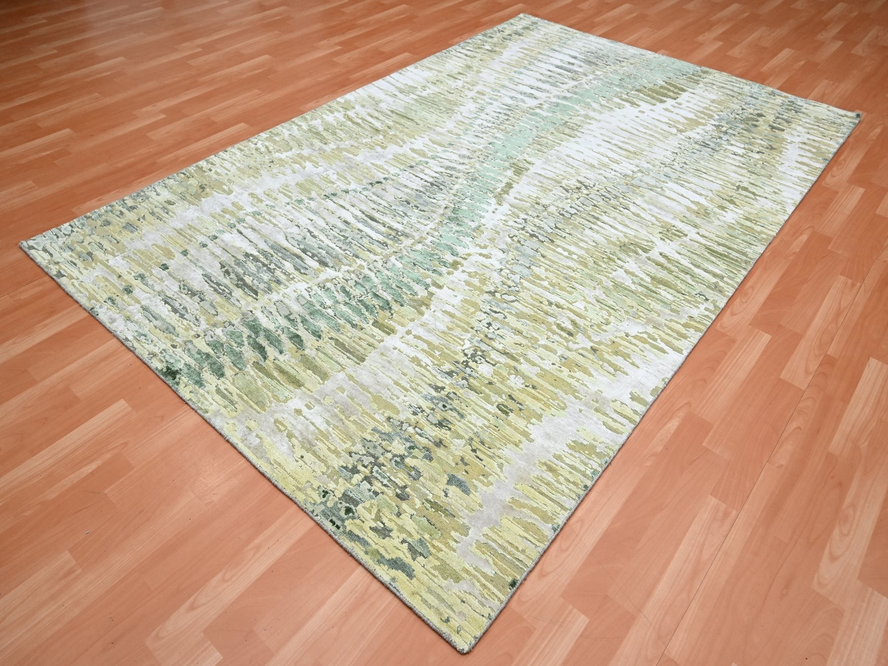 Modern / Contemporary hand-knotted silk rug in Green, 6'1" x 9'3", SKU O075476