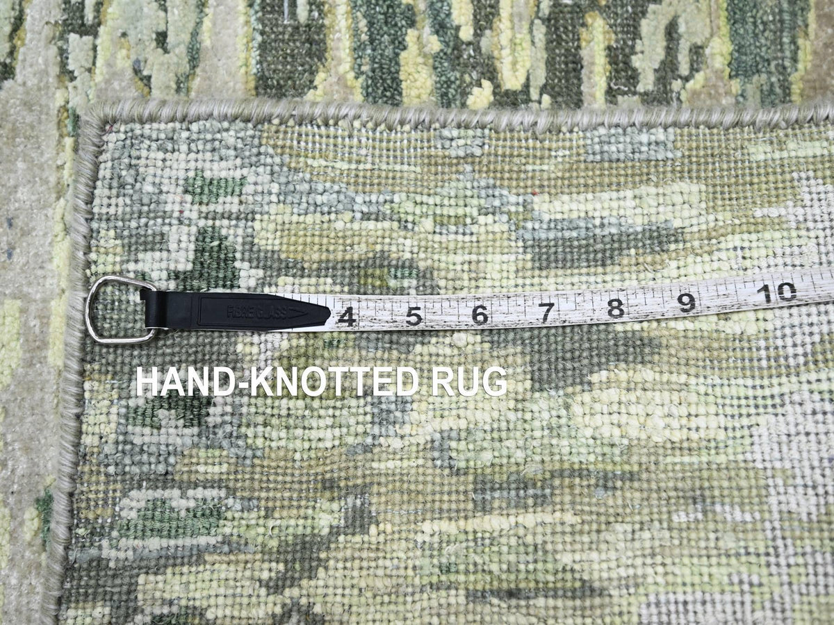 Modern / Contemporary hand-knotted silk rug in Green, 5'1" x 7'3", SKU O075477