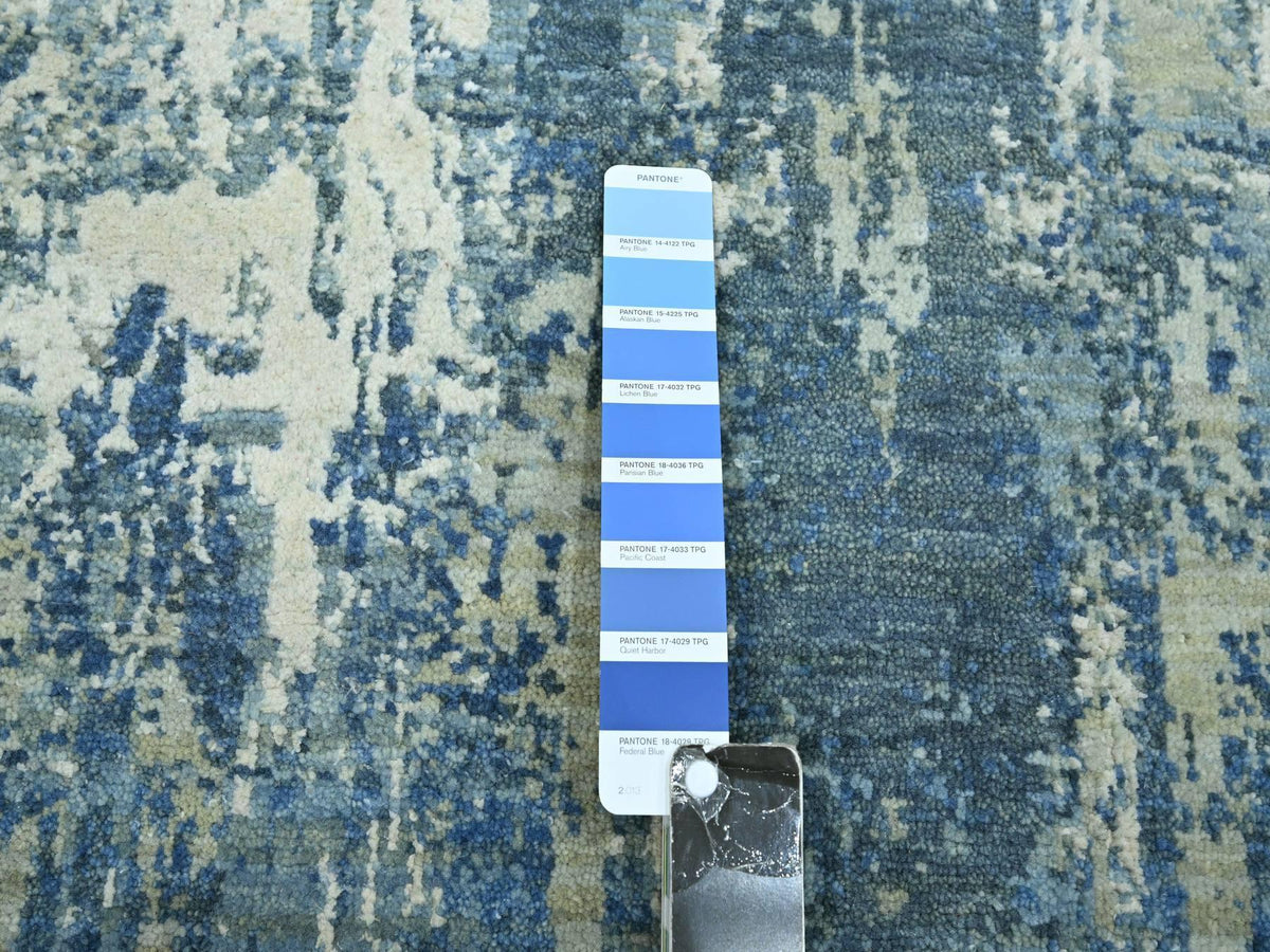 Modern / Contemporary hand-knotted wool/silk rug in Blue, 4'1" x 6'2", SKU O075535