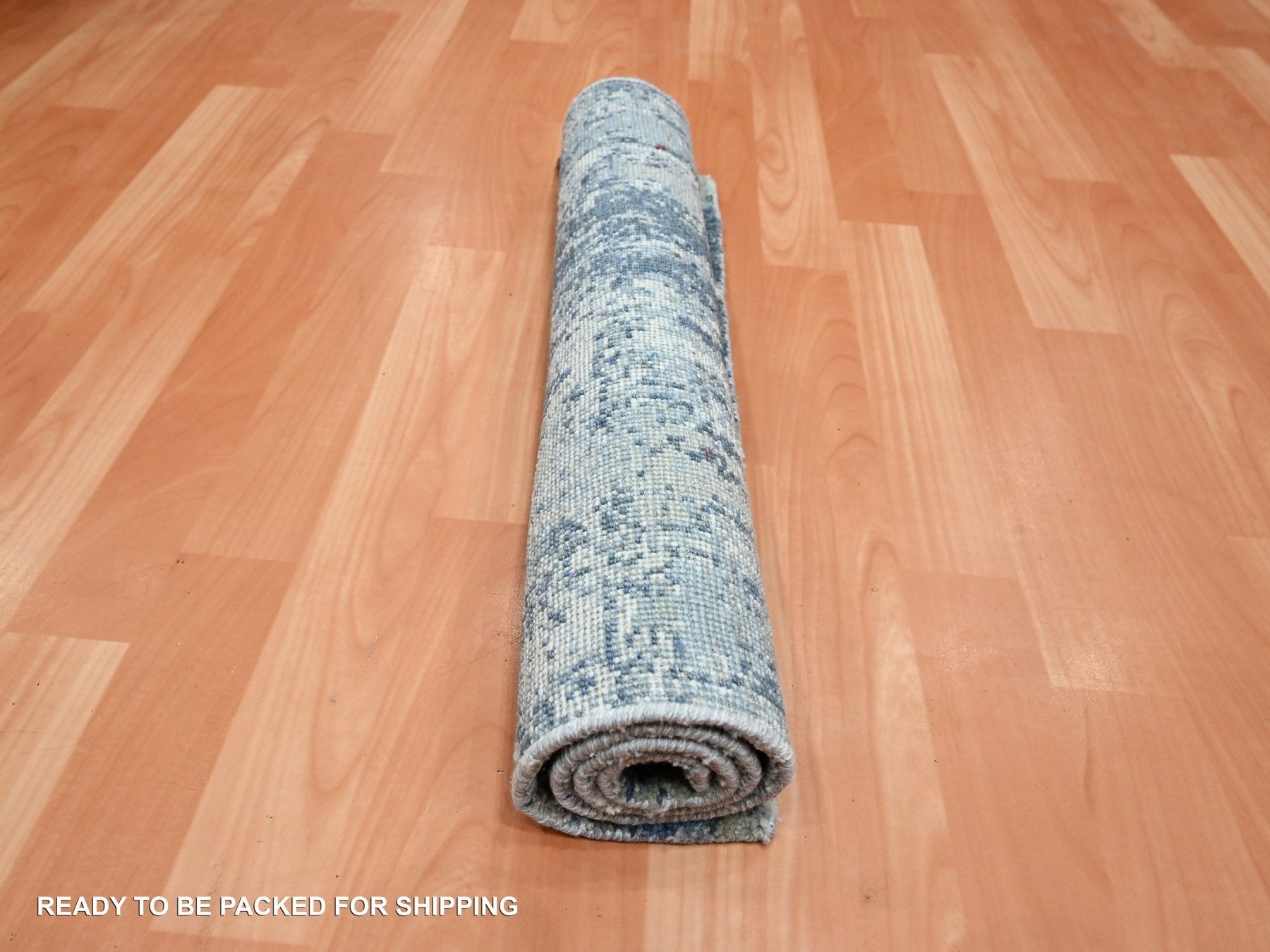 Modern / Contemporary hand-knotted wool/silk rug in Blue, 2'0" x 3'2", SKU O075537