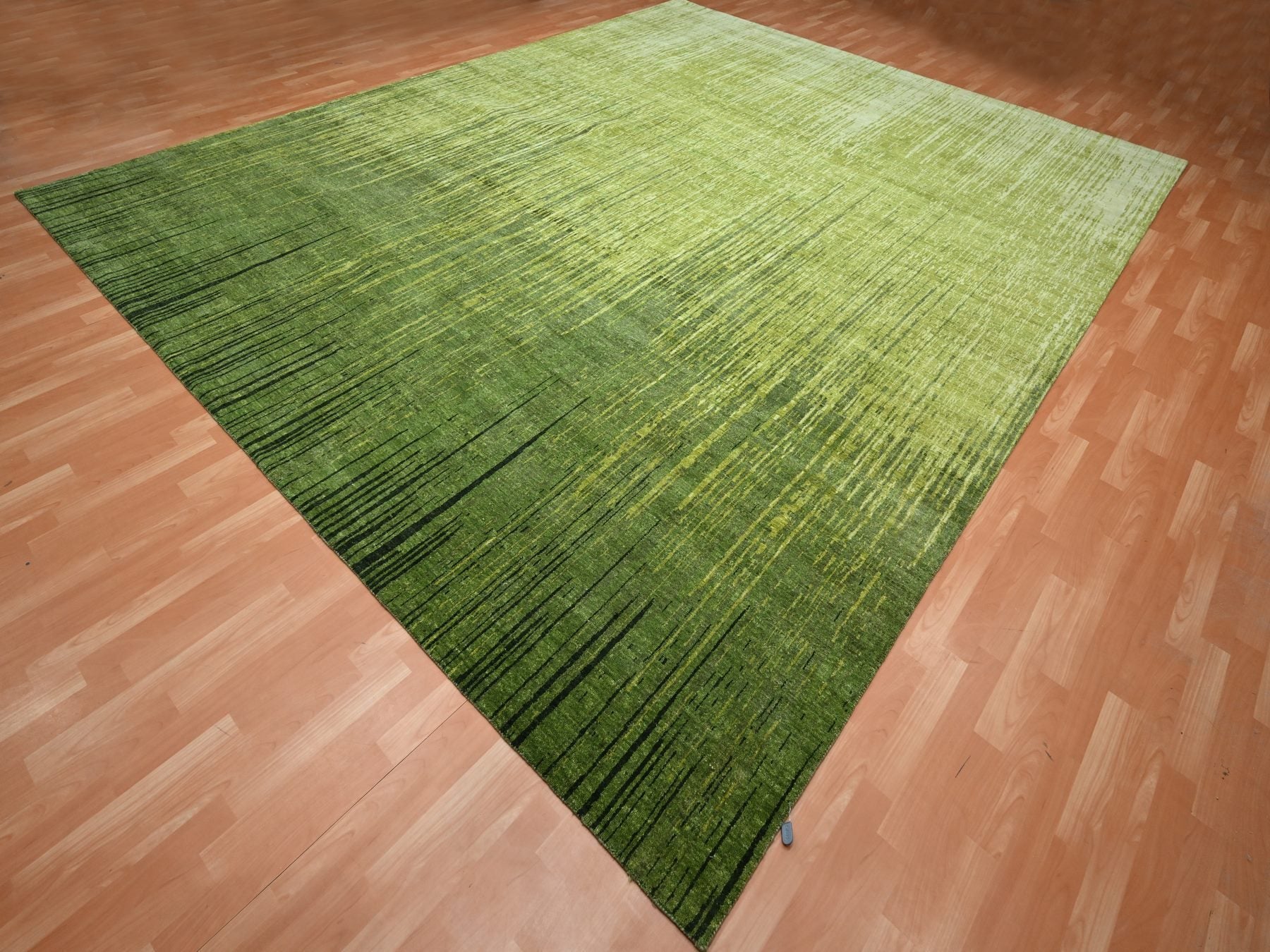 Modern / Contemporary hand-knotted wool rug in Green, 12'2" x 15'0", SKU O075541