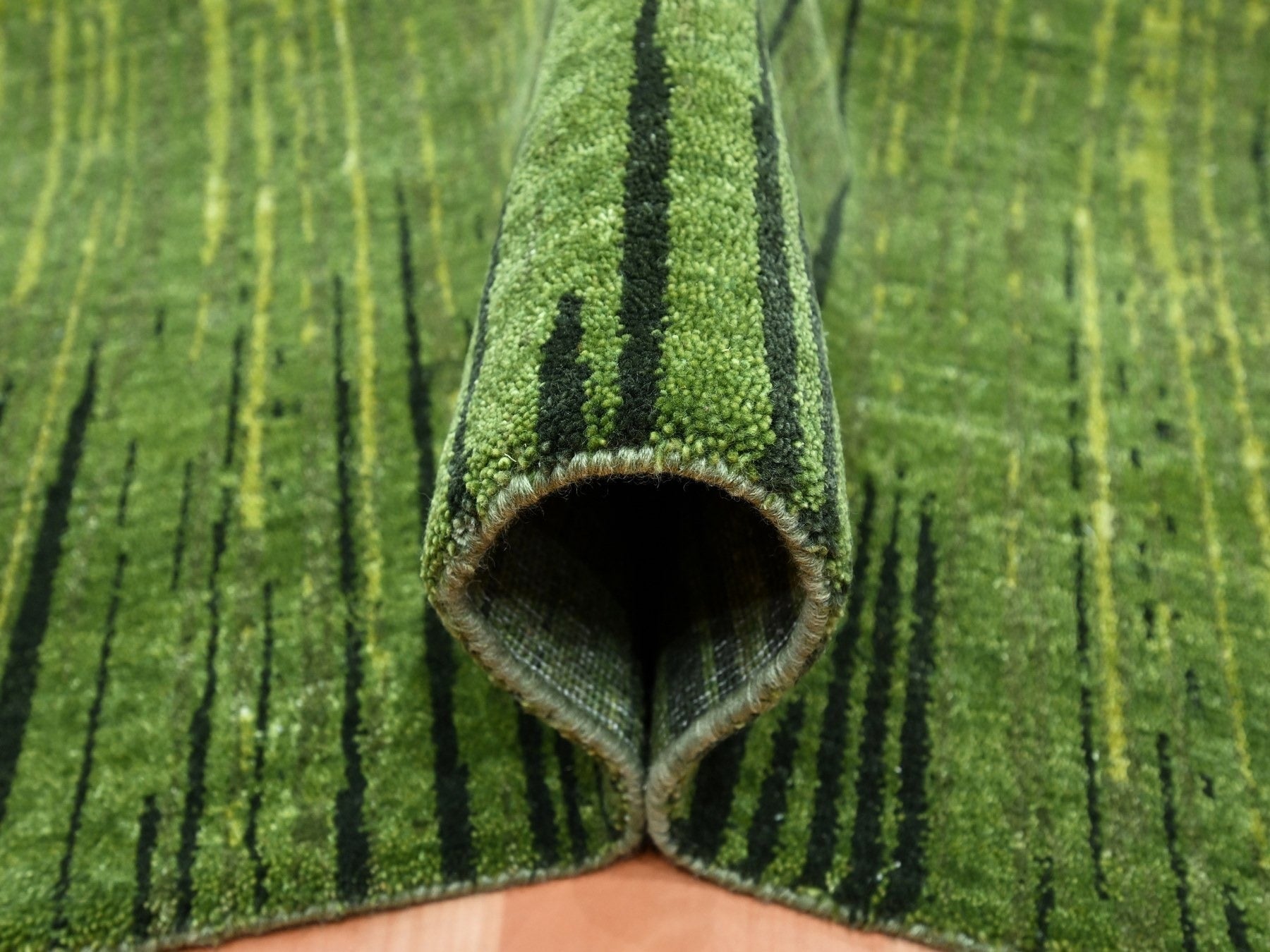 Modern / Contemporary hand-knotted wool rug in Green, 12'2" x 15'0", SKU O075541