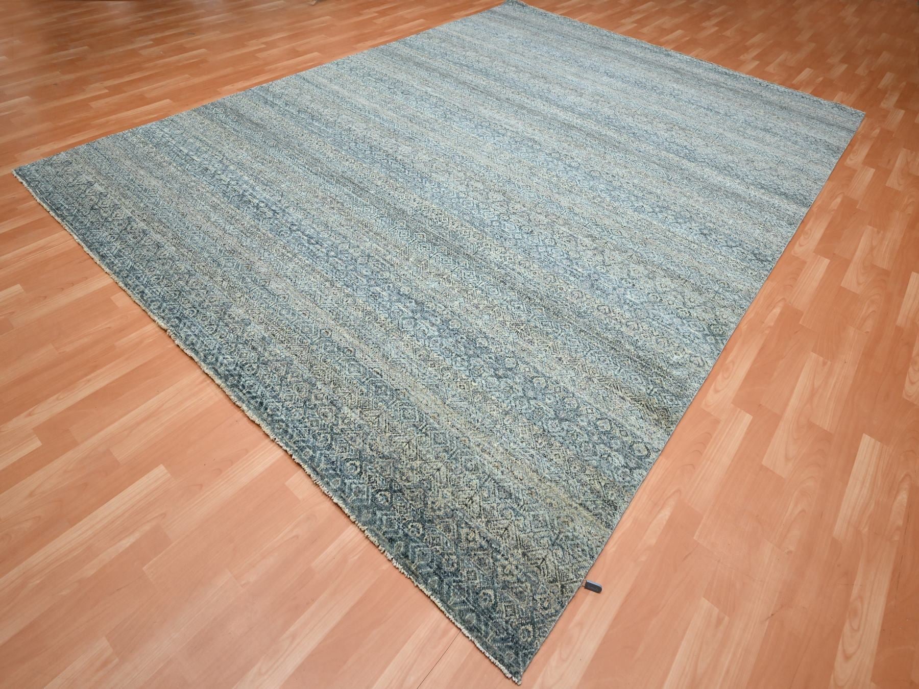 Modern / Contemporary hand-knotted wool rug in Gray, 9' x 12'2", SKU O075546 (view 3)