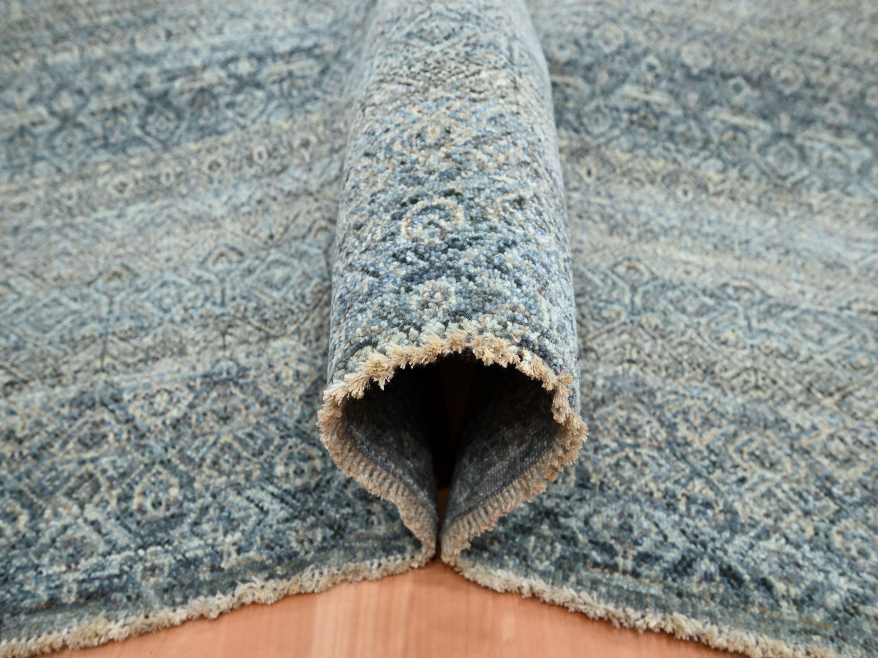 Modern / Contemporary hand-knotted wool rug in Gray, 9' x 12'2", SKU O075546 (view 5)