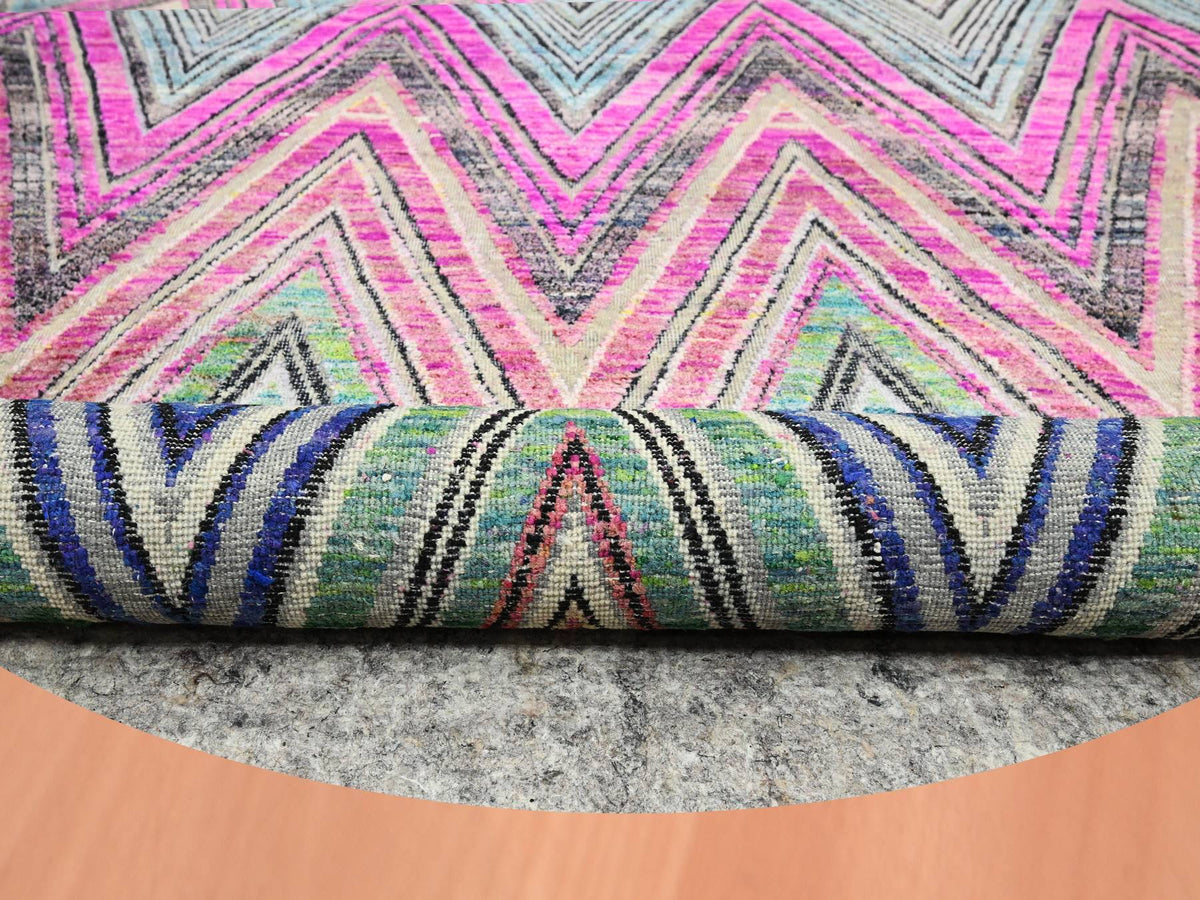 Modern / Contemporary hand-knotted wool/silk rug in Pink, 9'8" x 9'10" — SKU O075568 (view 4)