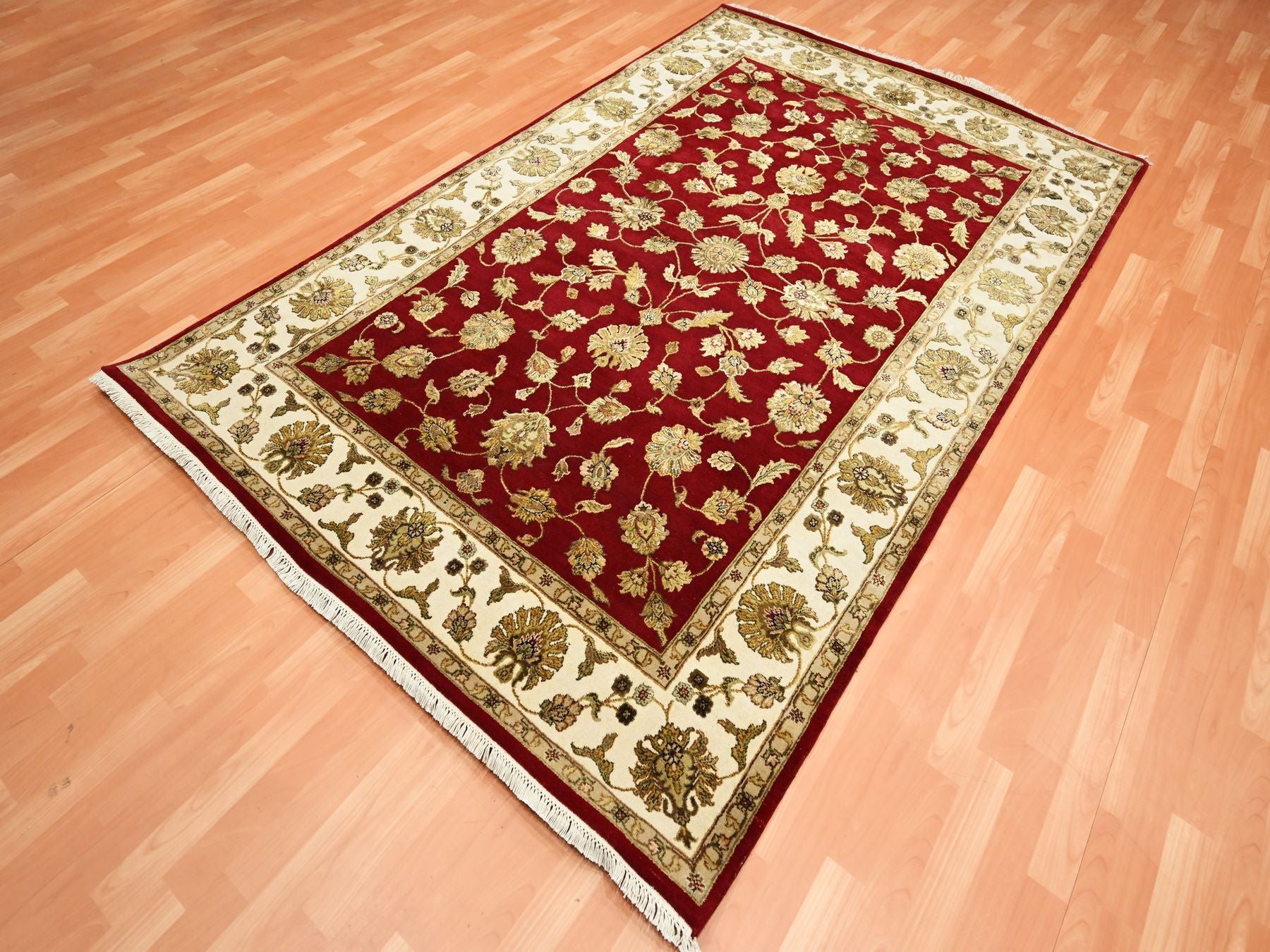 Rajasthan Rajasthan hand-knotted wool/silk rug in Red & Ivory, 5'11" x 9'2" — SKU O075599 (view 3)