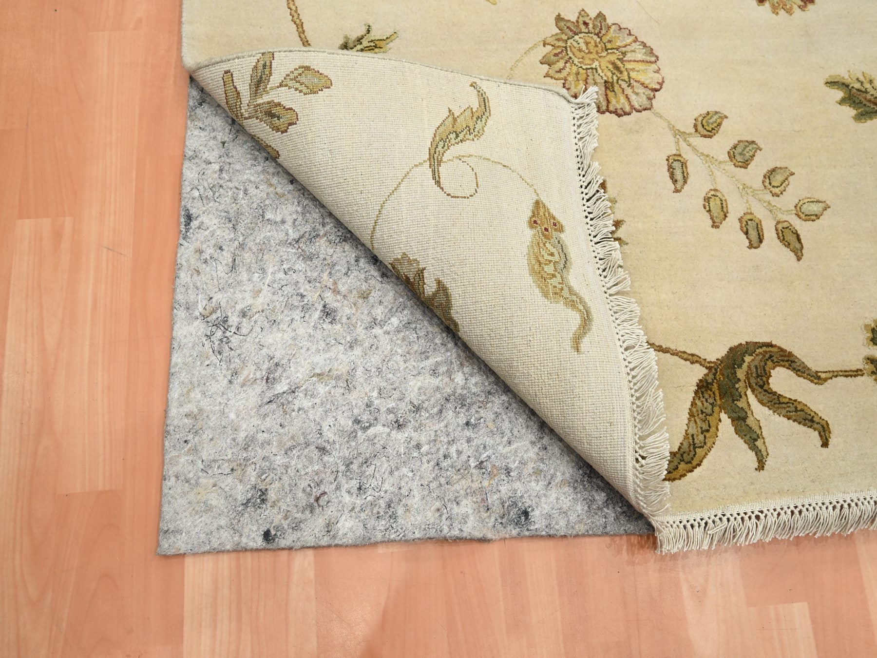 Rajasthan hand-knotted wool/silk rug in Ivory, 5'11" x 8'11" — SKU O075600 (view 4)