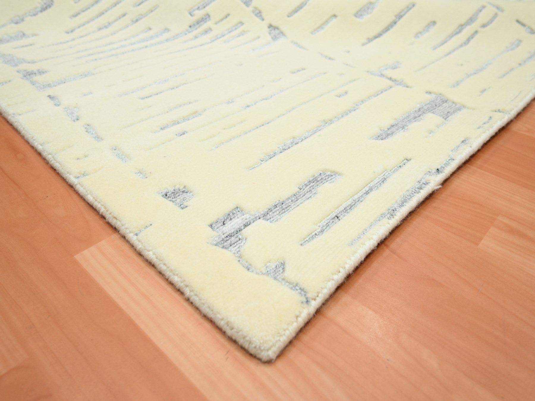 Modern / Contemporary hand-knotted wool rug in Ivory, 8' x 9'9" — SKU O075640 (view 6)