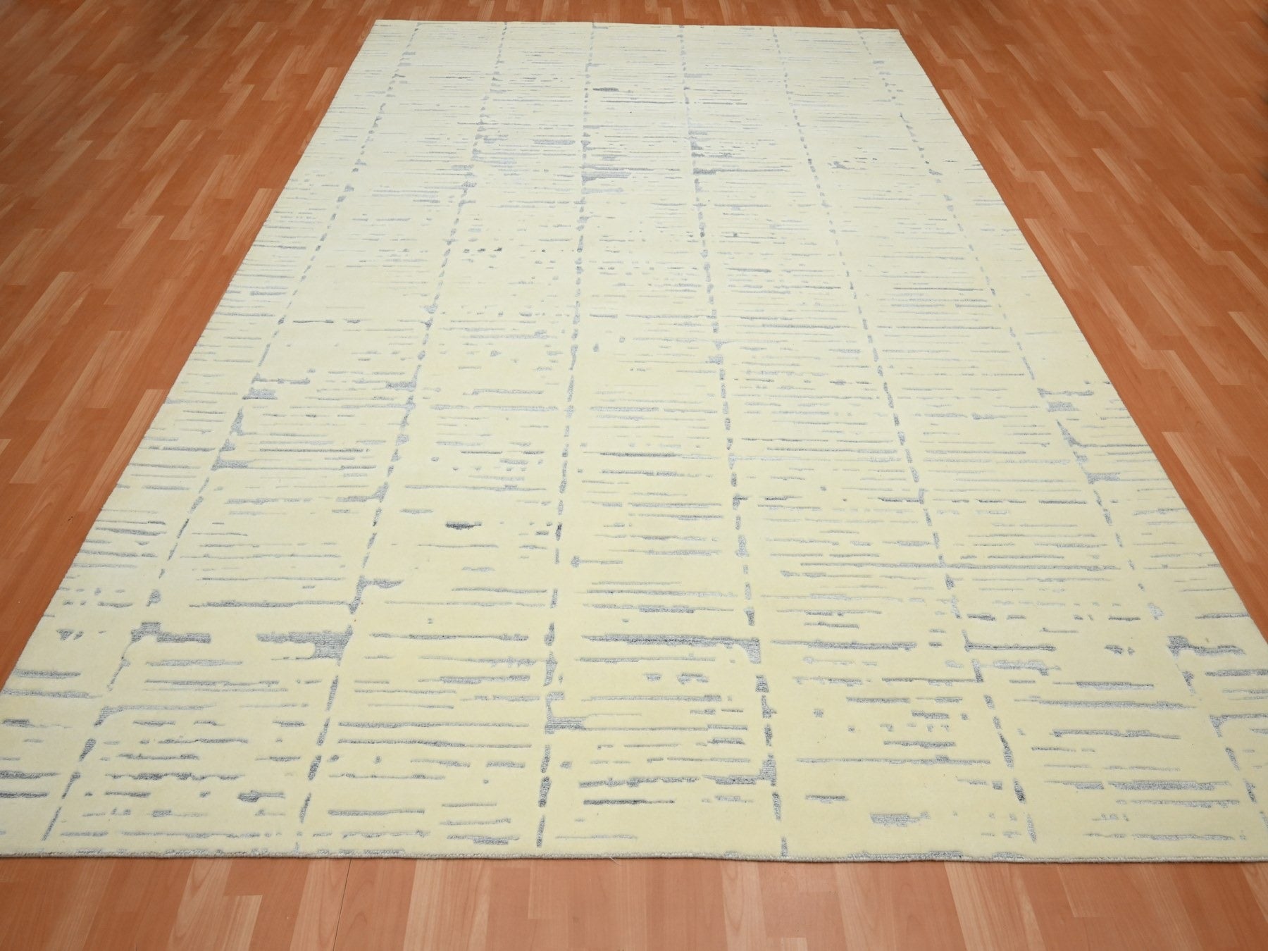 Modern / Contemporary hand-knotted wool rug in Ivory, 9' x 12' — SKU O075641 (view 2)