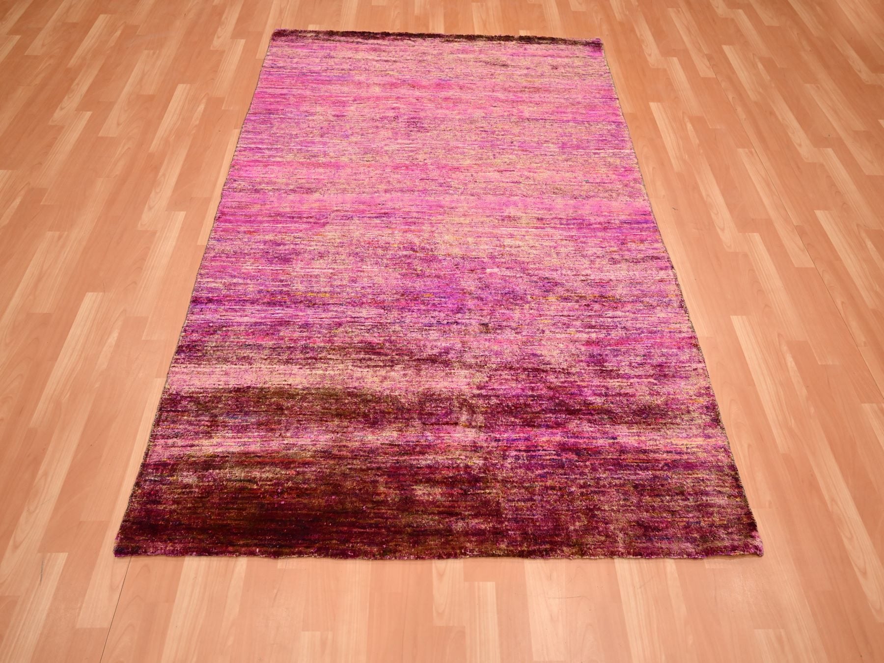 Modern / Contemporary hand-knotted sari silk rug in Pink, 4'11" x 6'10" — SKU O075645 (view 2)