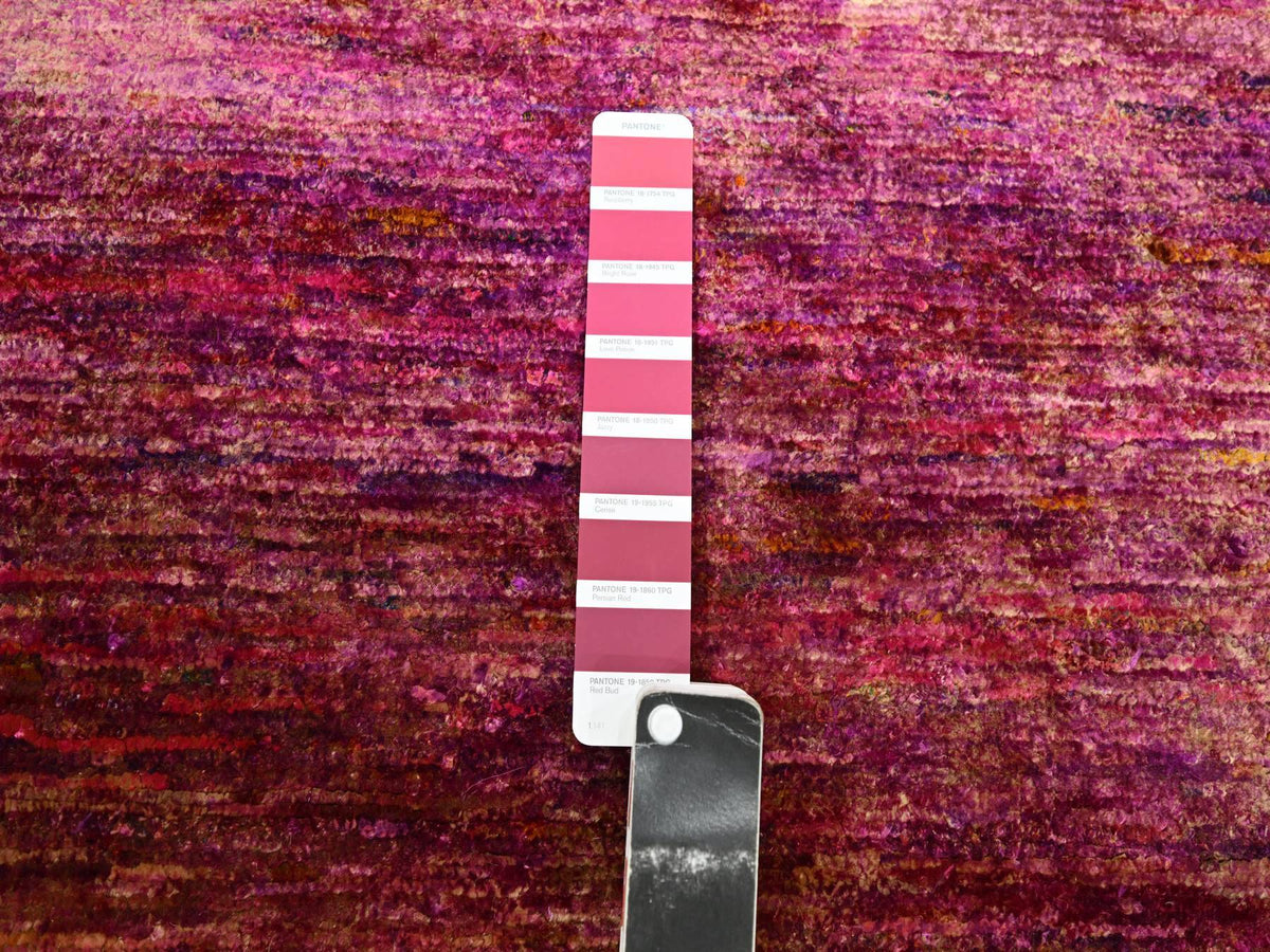 Modern / Contemporary hand-knotted sari silk rug in Pink, 4'11" x 6'10" — SKU O075645 (view 4)