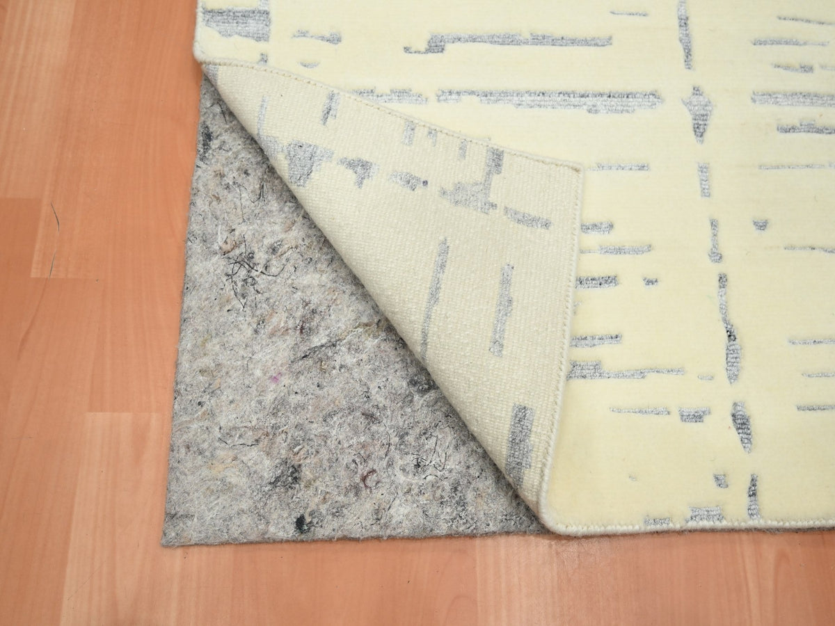 Modern / Contemporary hand-knotted wool rug in Ivory, 5' x 7' — SKU O075646 (view 3)