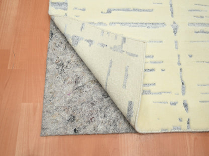 Modern / Contemporary hand-knotted wool rug in Ivory, 5' x 7' — SKU O075646 (view 3)