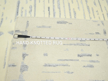 Modern / Contemporary hand-knotted wool rug in Ivory, 5' x 7' — SKU O075646 (view 7)
