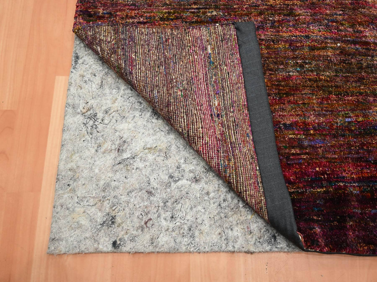 Modern / Contemporary hand-knotted sari silk rug in Red, 3'11" x 5'8" — SKU O075656 (view 3)