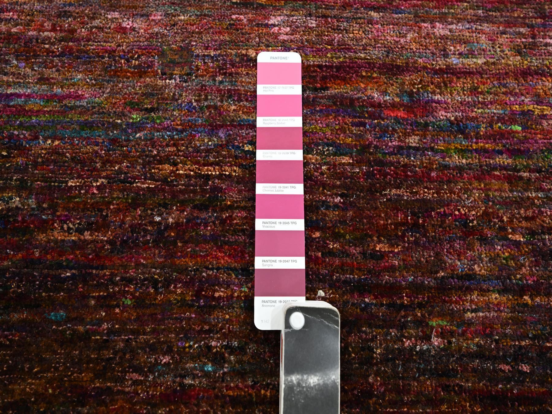 Modern / Contemporary hand-knotted sari silk rug in Red, 3'11" x 5'8" — SKU O075656 (view 4)