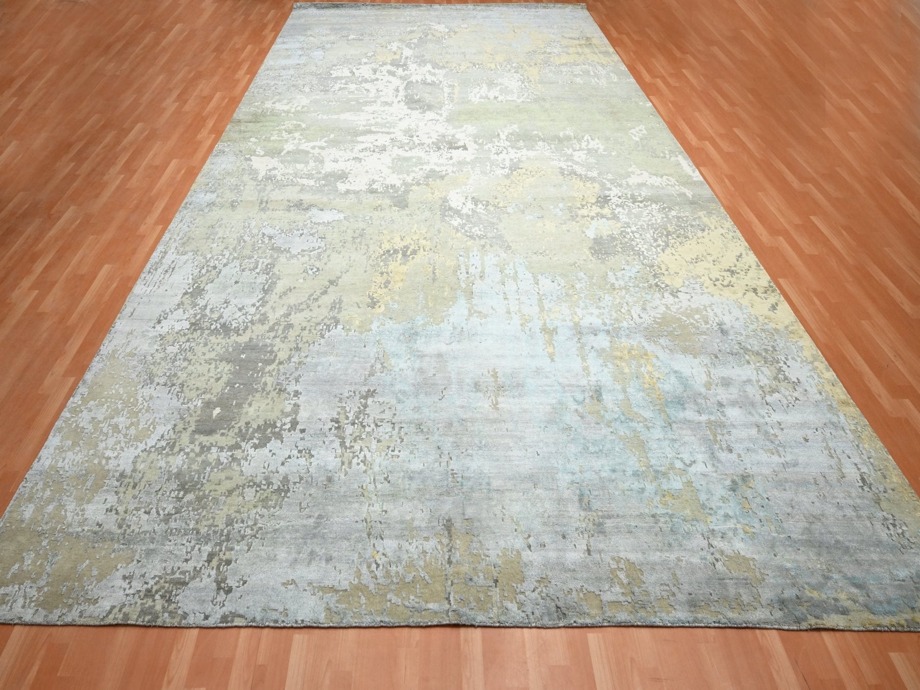 Modern / Contemporary hand-knotted wool/silk rug in Gray, 11'10" x 18'5" — SKU O075672 (view 2)